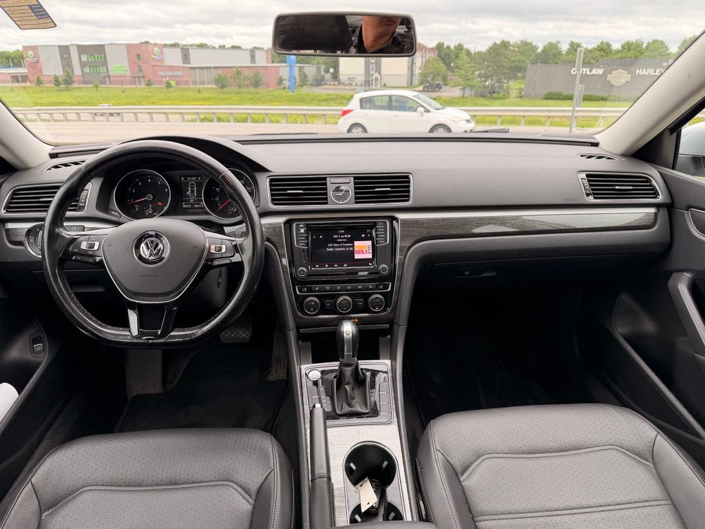 Used 2017 Volkswagen Passat 1.8T SE w/ SE Lighting Package FWD image 3