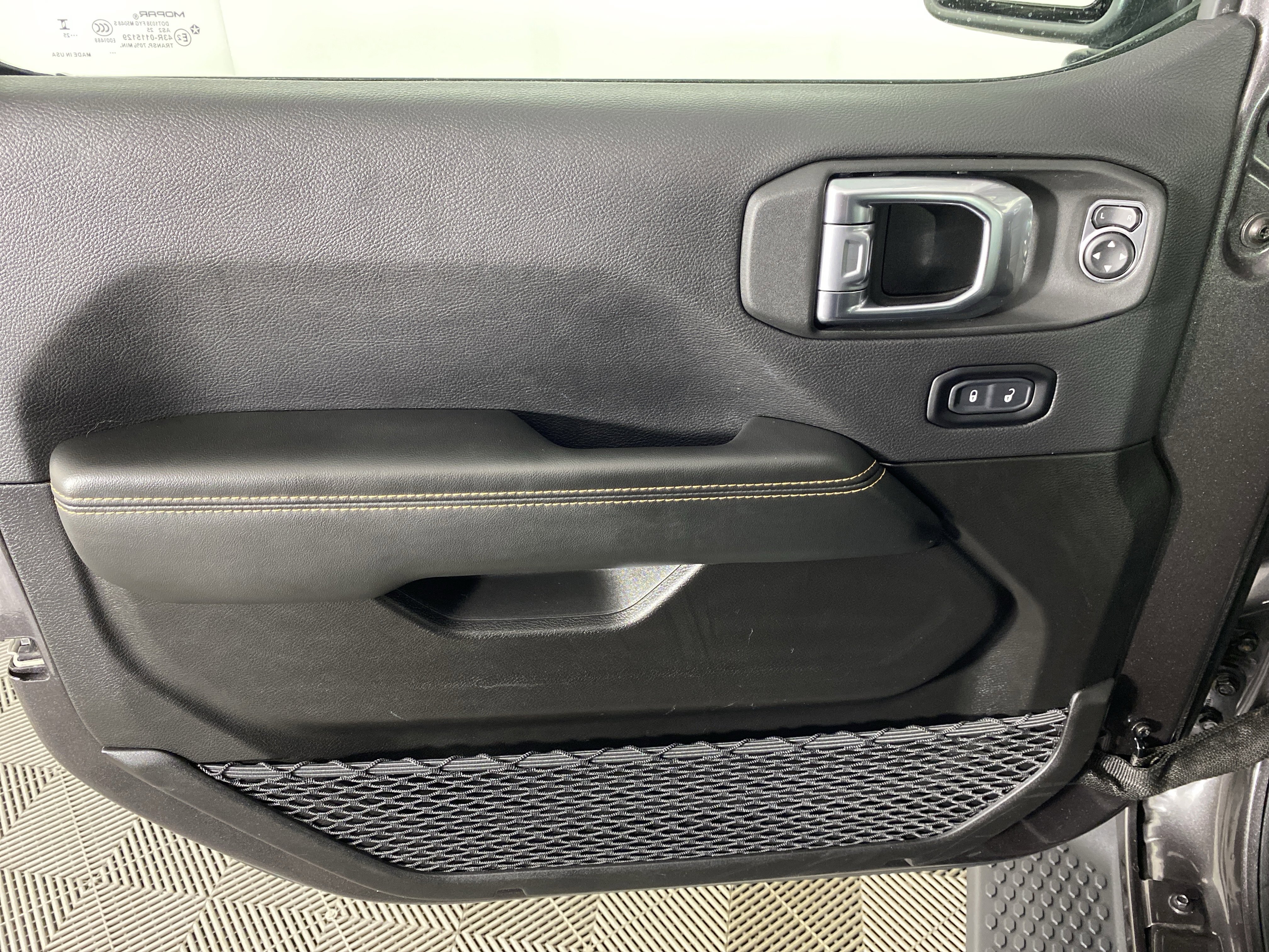 Used 2025 Jeep Wrangler Sahara AWD/4WD image 13