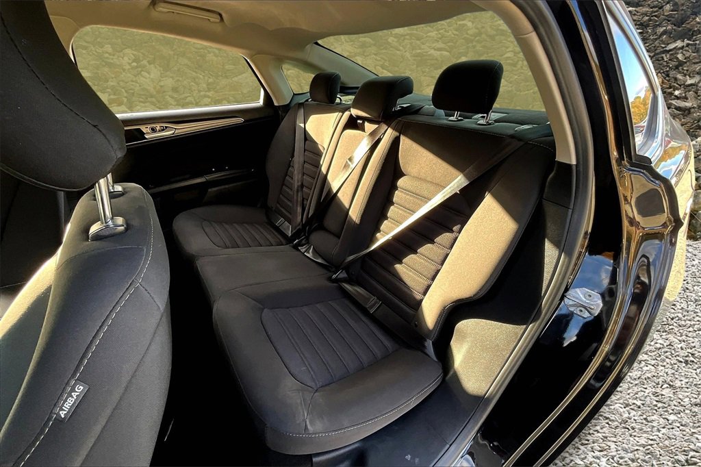 Used 2019 Ford Fusion SE image 24