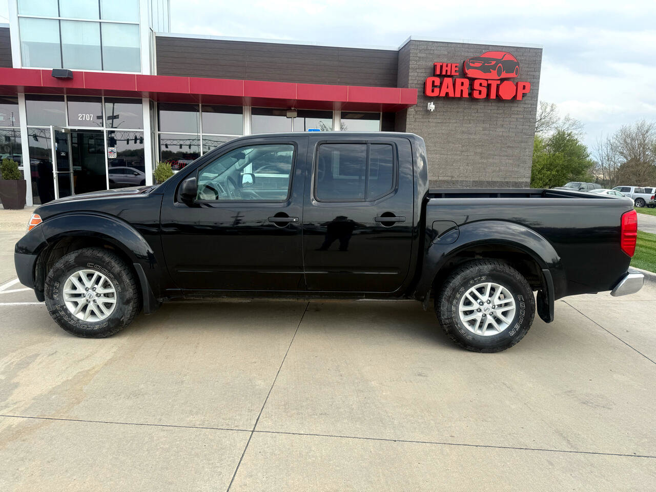 Used 2019 Nissan Frontier SV image 1