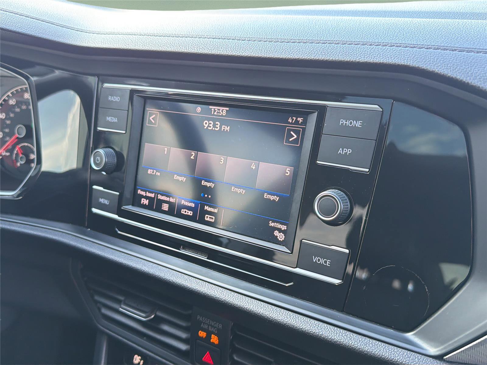 Used 2020 Volkswagen Jetta SE w/ SE Cold Weather Package image 20