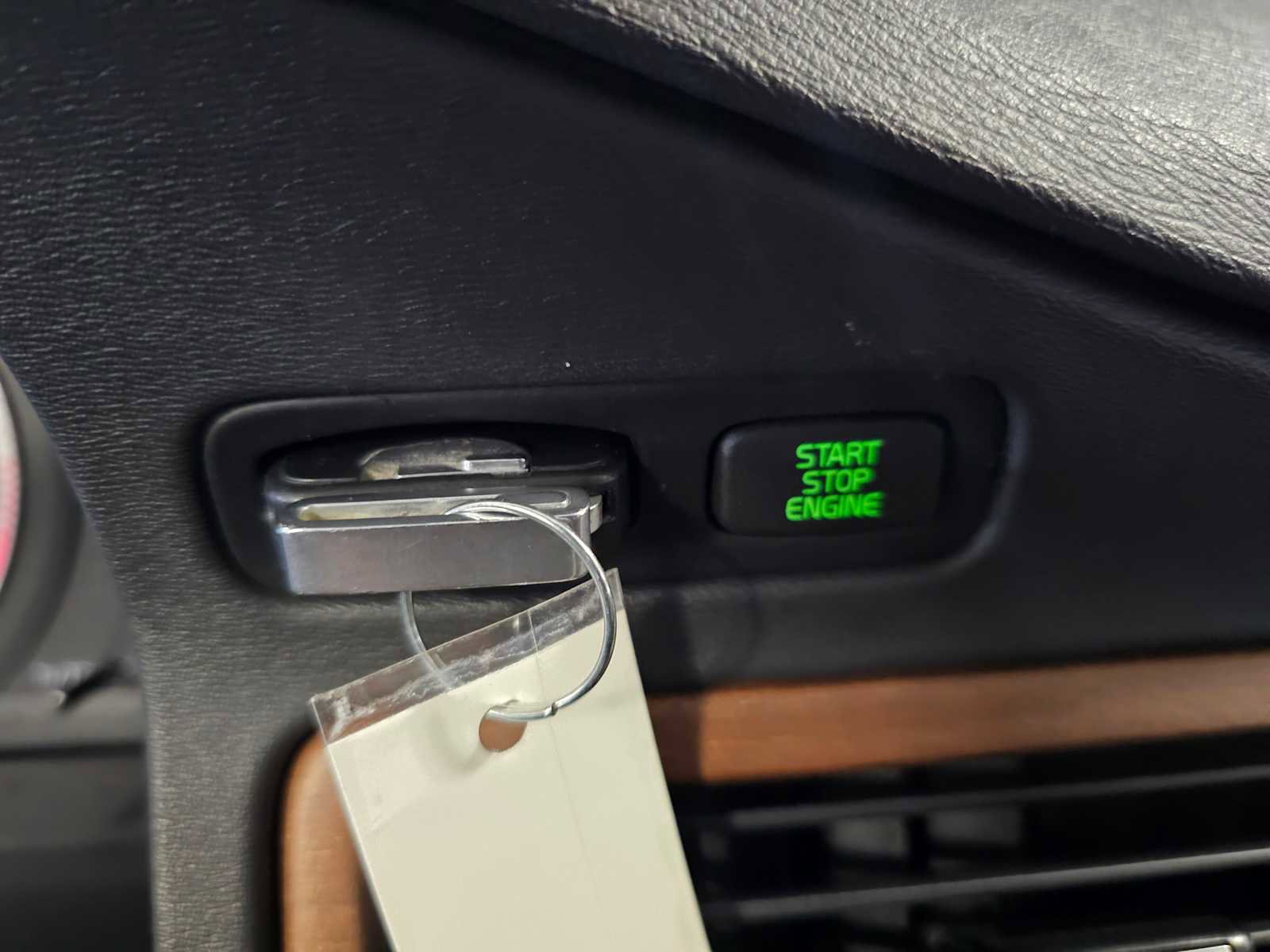 Used 2009 Volvo XC70 3.2 image 17