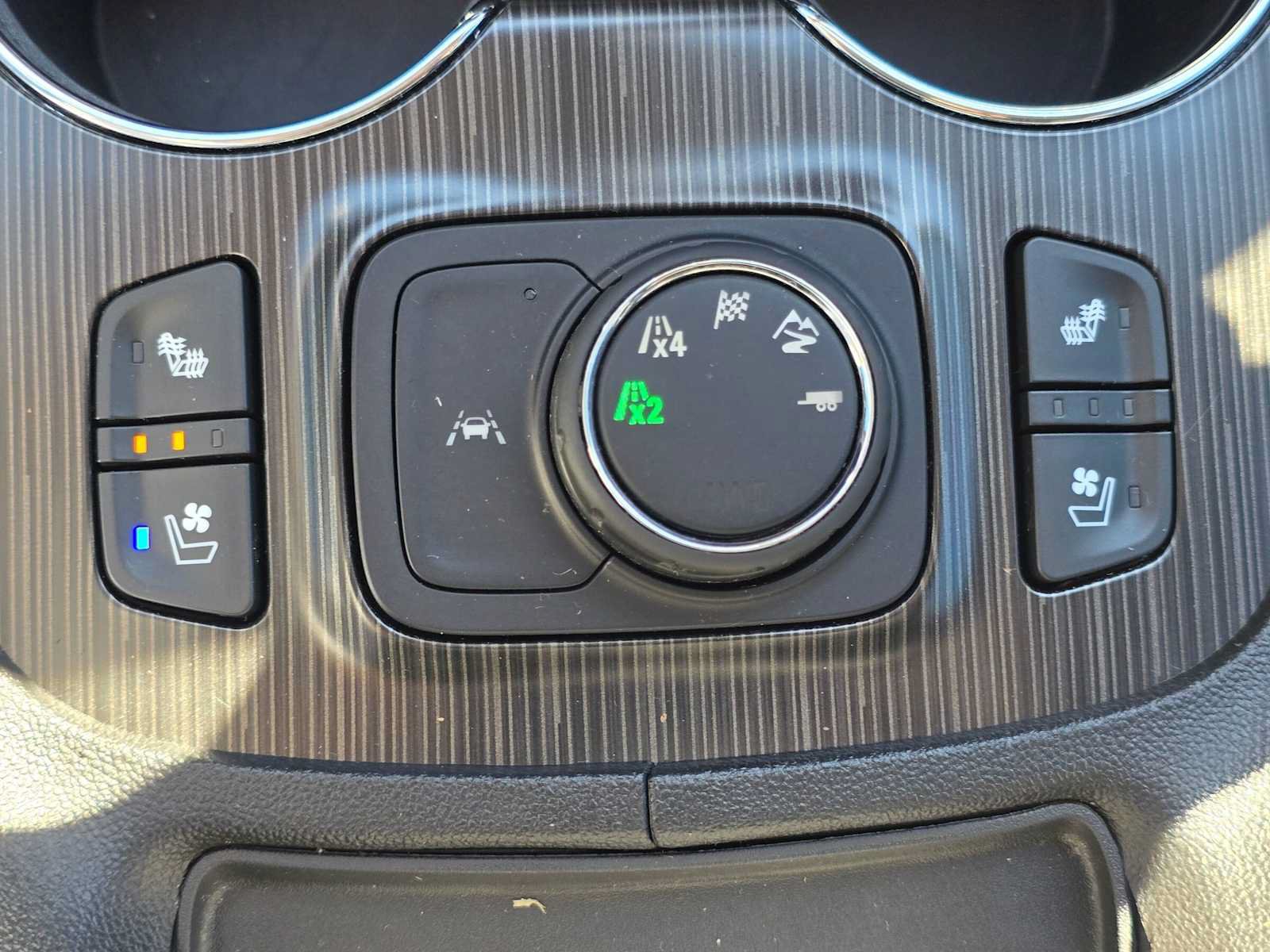 Used 2022 GMC Acadia SLT w/ Technology Package AWD/4WD image 29