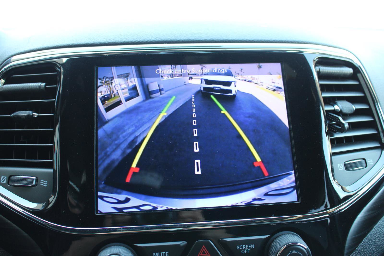 Used 2019 Jeep Grand Cherokee Altitude image 22