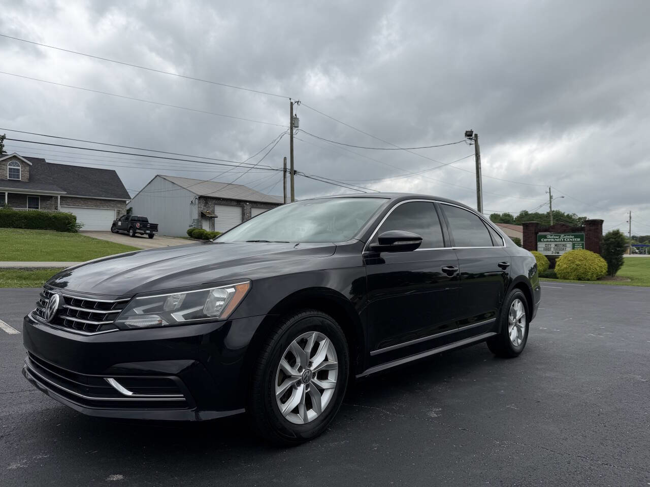 Used 2017 Volkswagen Passat 1.8T S FWD image 2