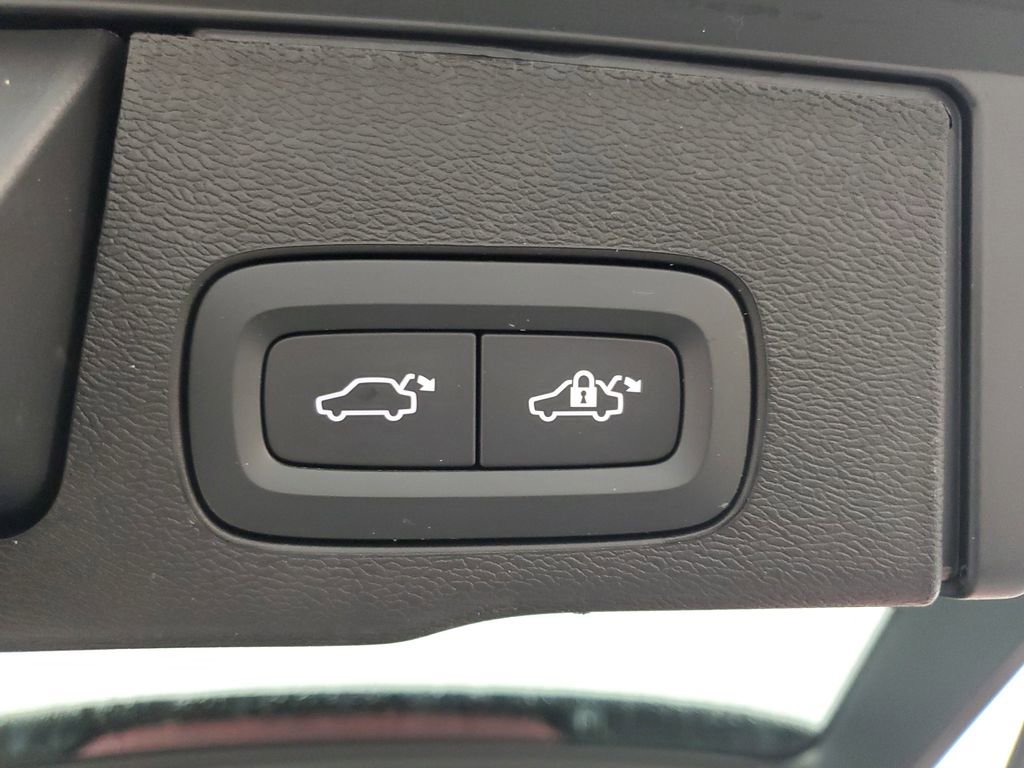 Certified 2025 Volvo XC60 B5 Plus image 12