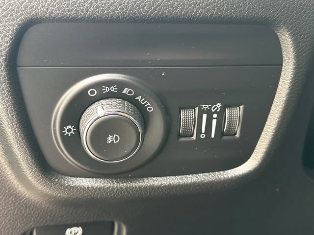 Used 2025 Jeep Grand Cherokee Limited AWD/4WD image 24