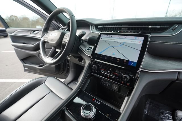 Used 2024 Jeep Grand Cherokee Limited image 31