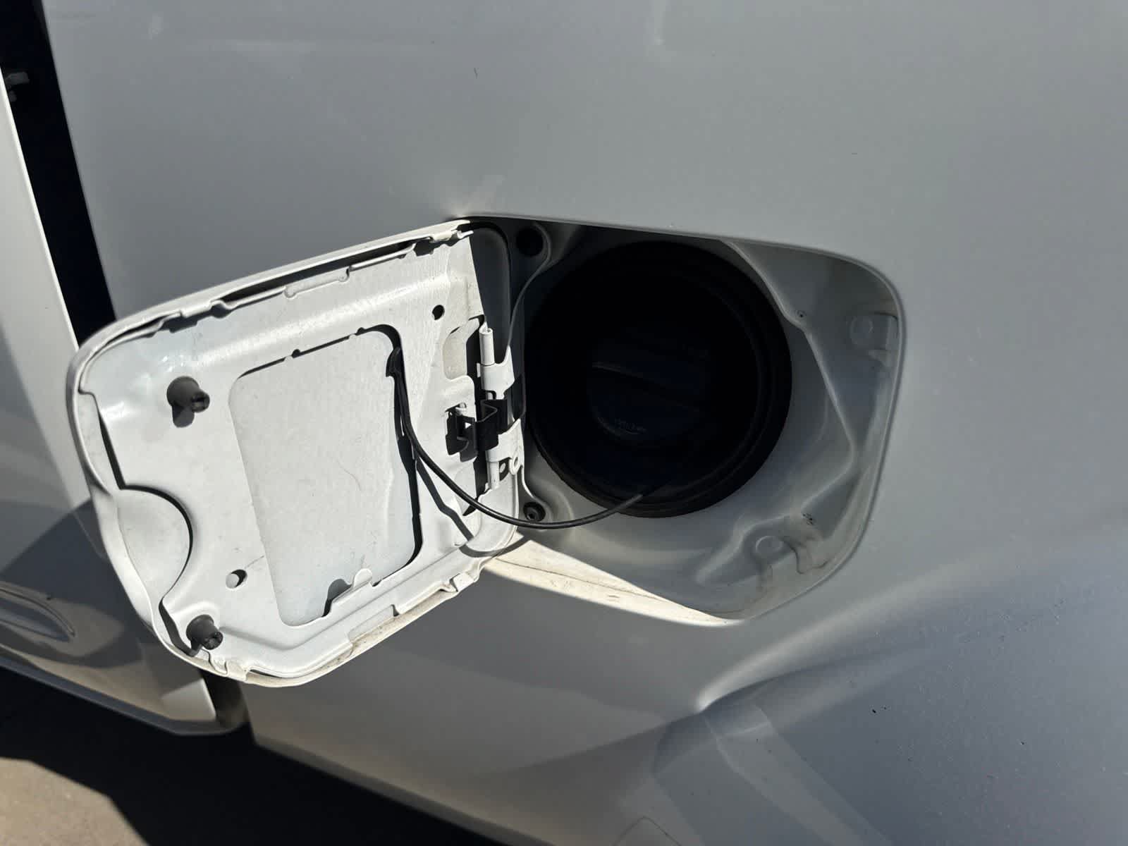 Used 2019 Nissan Frontier S RWD image 8