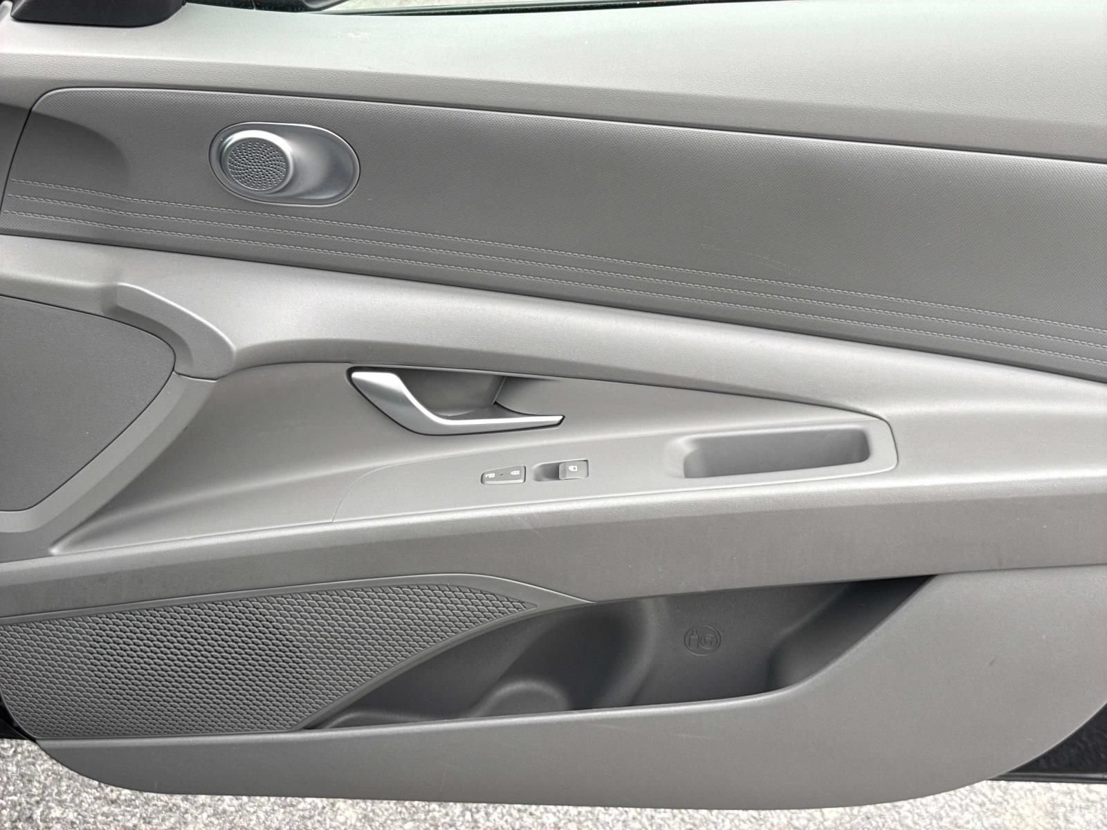 Used 2024 Hyundai Elantra SEL FWD image 24