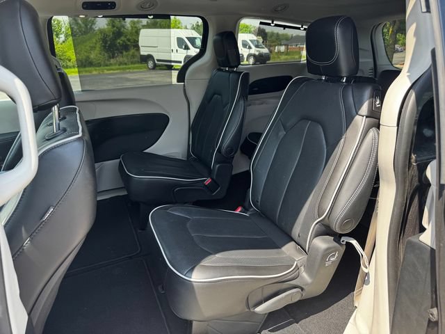 Certified 2023 Chrysler Pacifica Limited w/ Trailer Tow Group AWD/4WD image 20