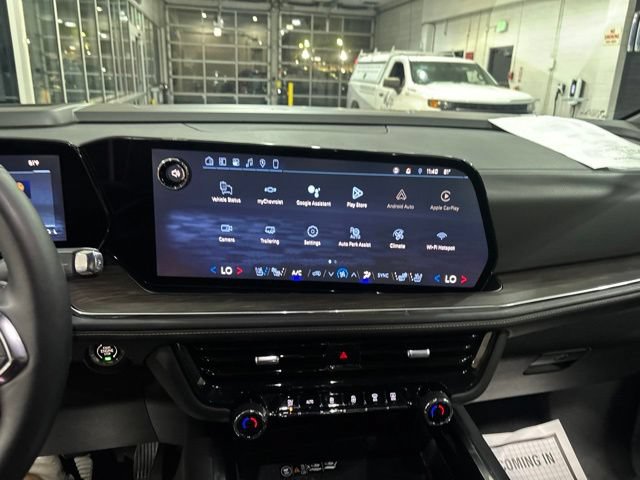 Used 2025 Chevrolet Suburban Premier AWD/4WD image 23