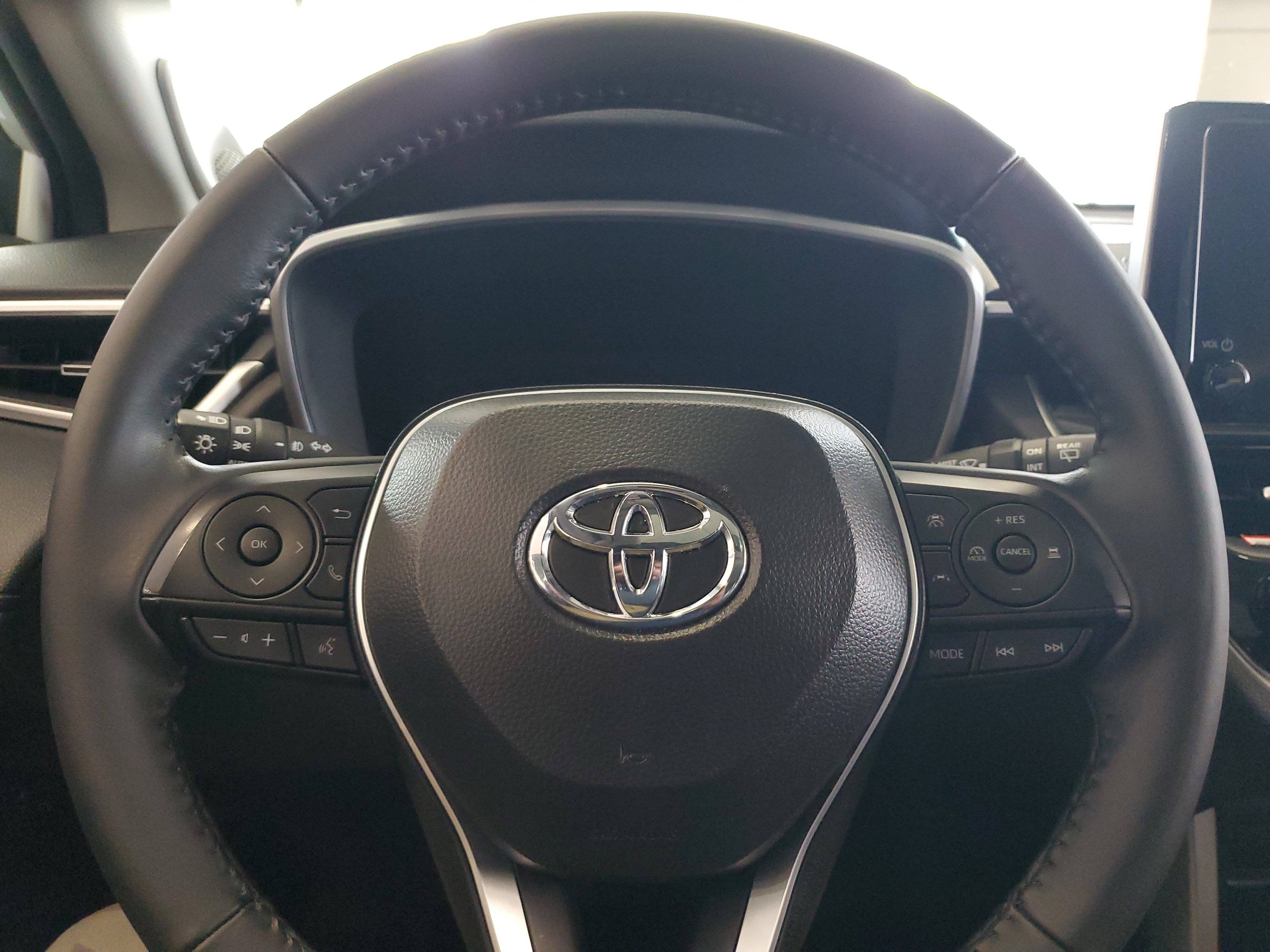 Used 2024 Toyota Corolla Cross XLE w/ Convenience Package AWD/4WD image 24