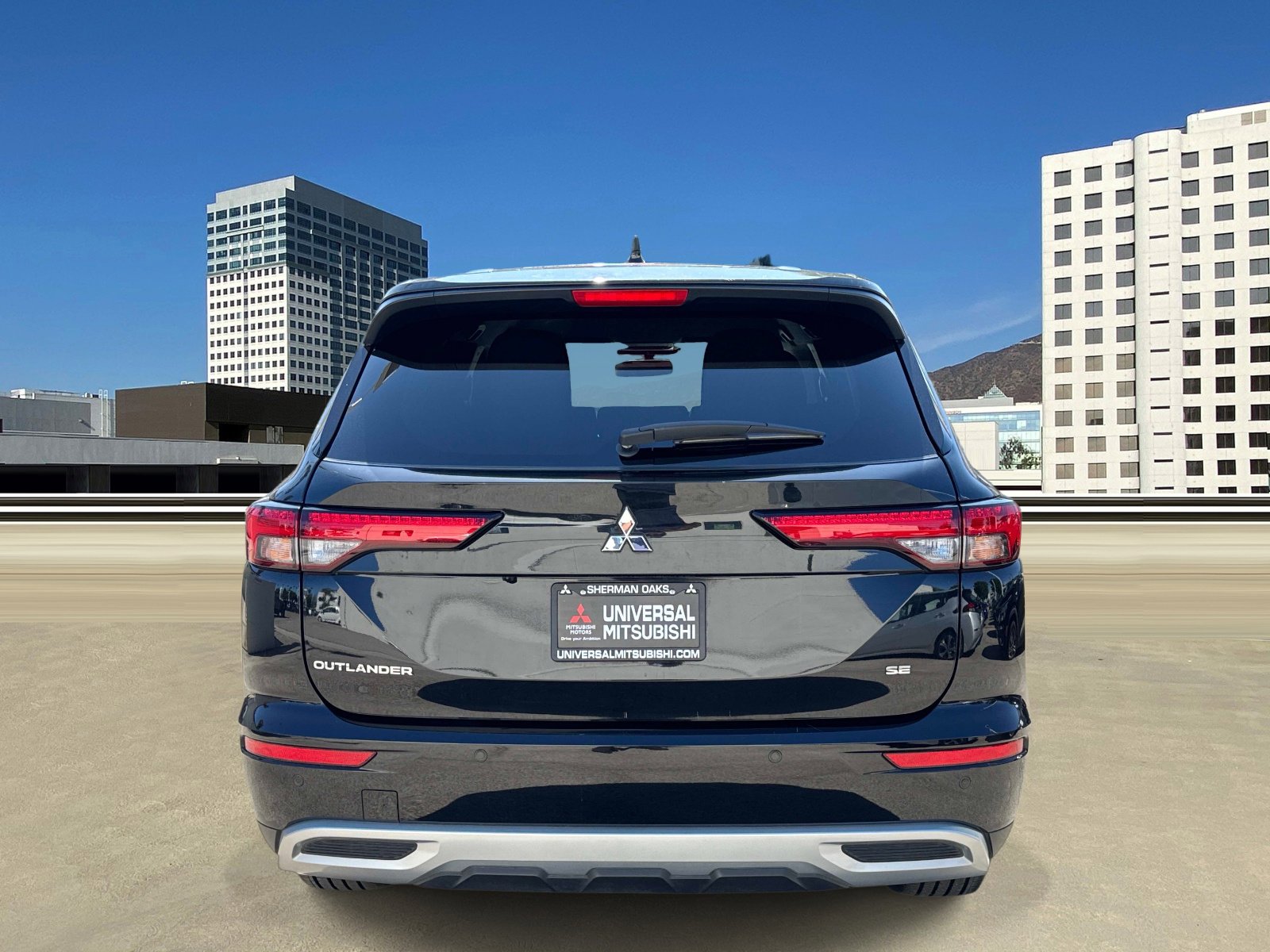 Used 2023 Mitsubishi Outlander SE image 4