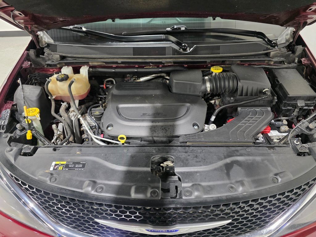 Used 2020 Chrysler Voyager Lxi image 10
