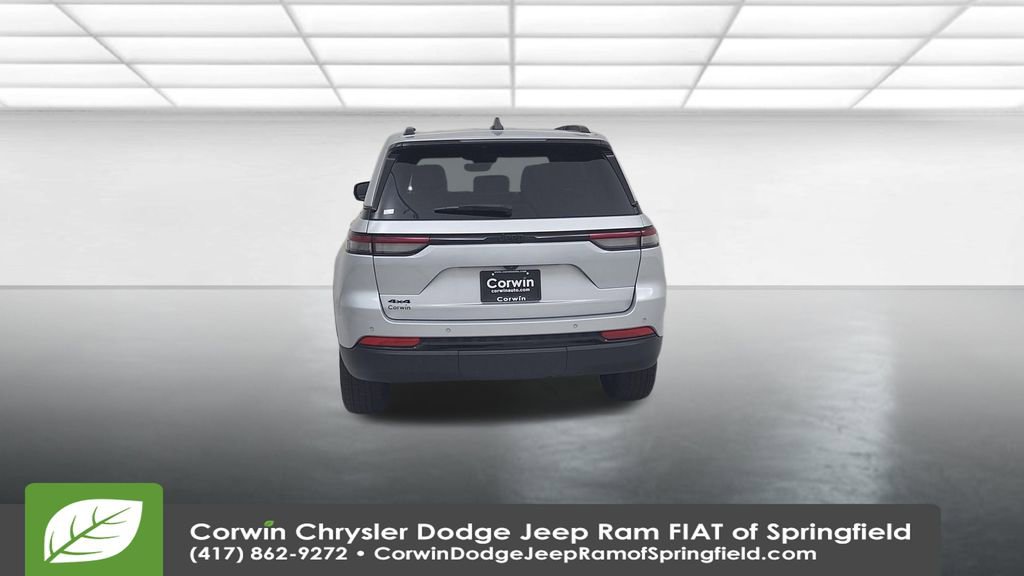 Used 2024 Jeep Grand Cherokee Altitude image 11