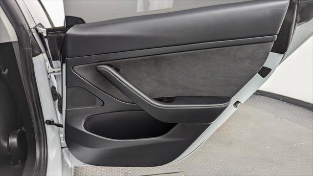 Used 2020 Tesla Model 3 Standard Range image 19