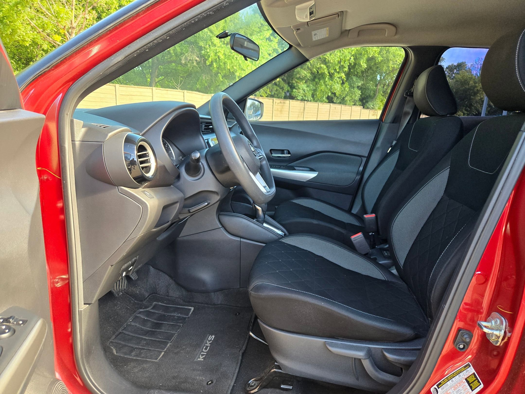 Used 2019 Nissan Kicks SV image 10