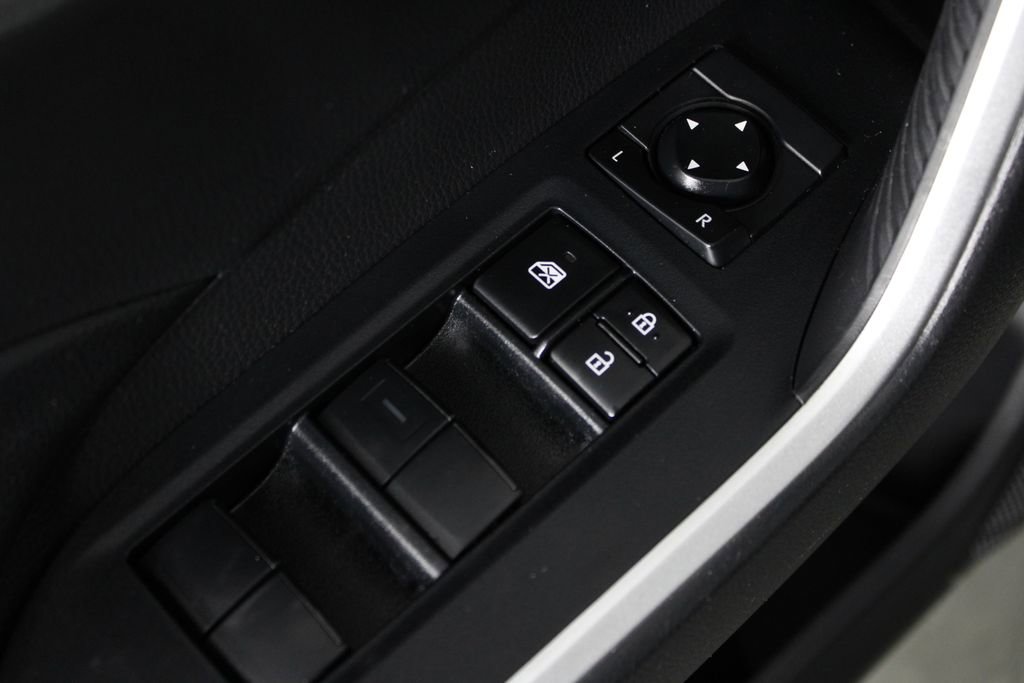 Used 2020 Toyota RAV4 LE image 21