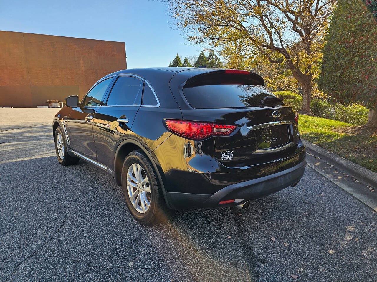 Used 2017 INFINITI QX70 2WD image 3
