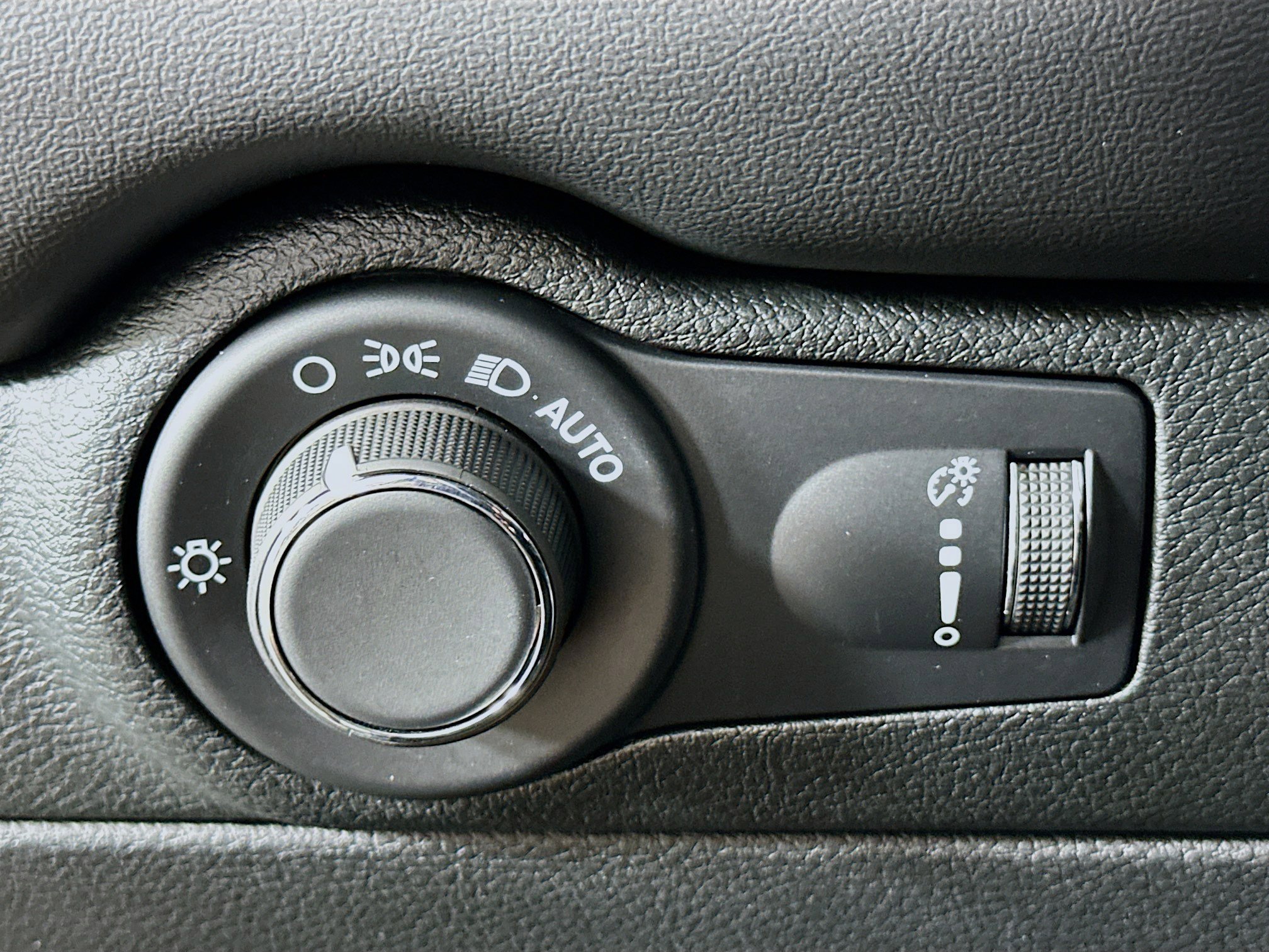 Used 2025 Dodge Durango GT AWD/4WD image 17