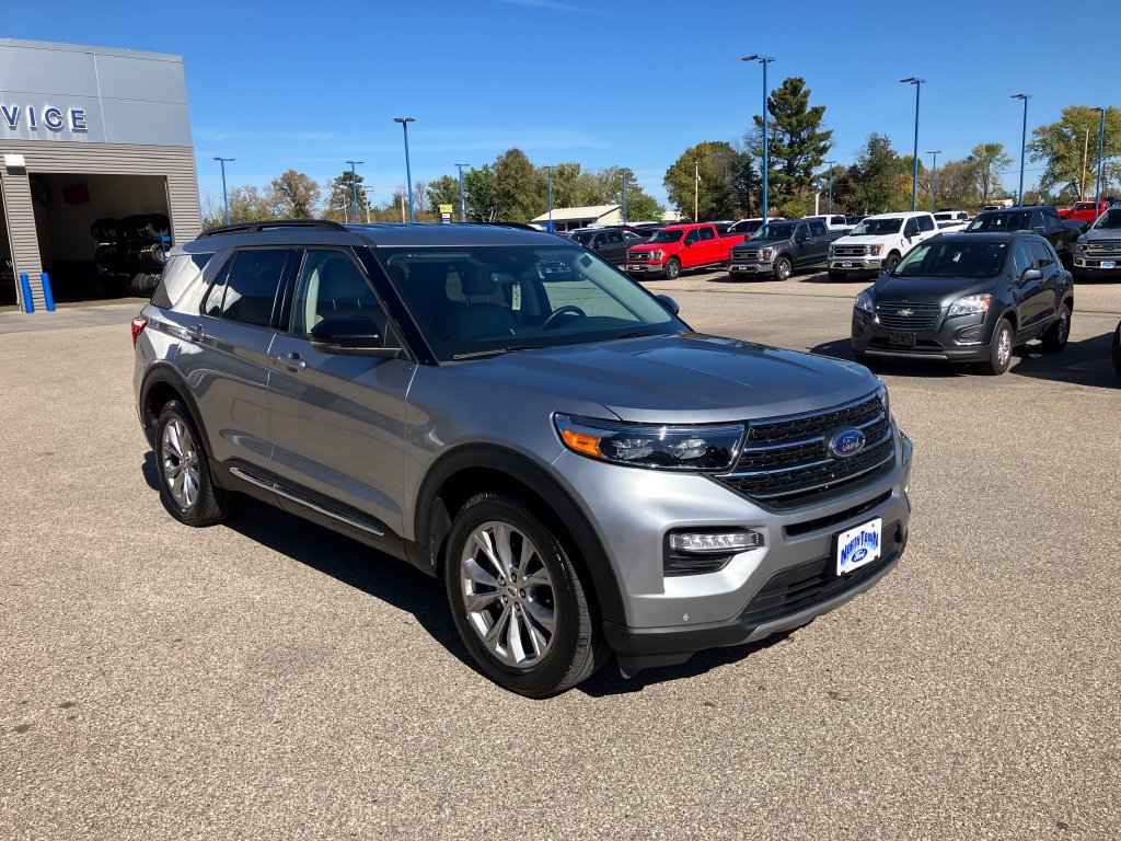 Used 2024 Ford Explorer XLT w/ Equipment Group 202A AWD/4WD image 6