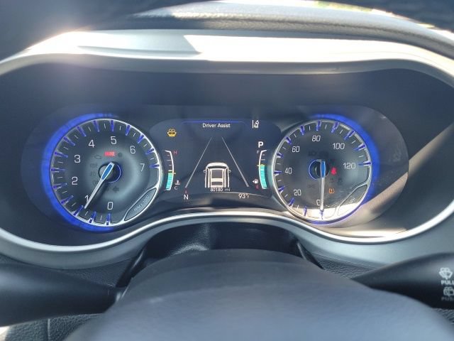Used 2023 Chrysler Pacifica Touring FWD image 37
