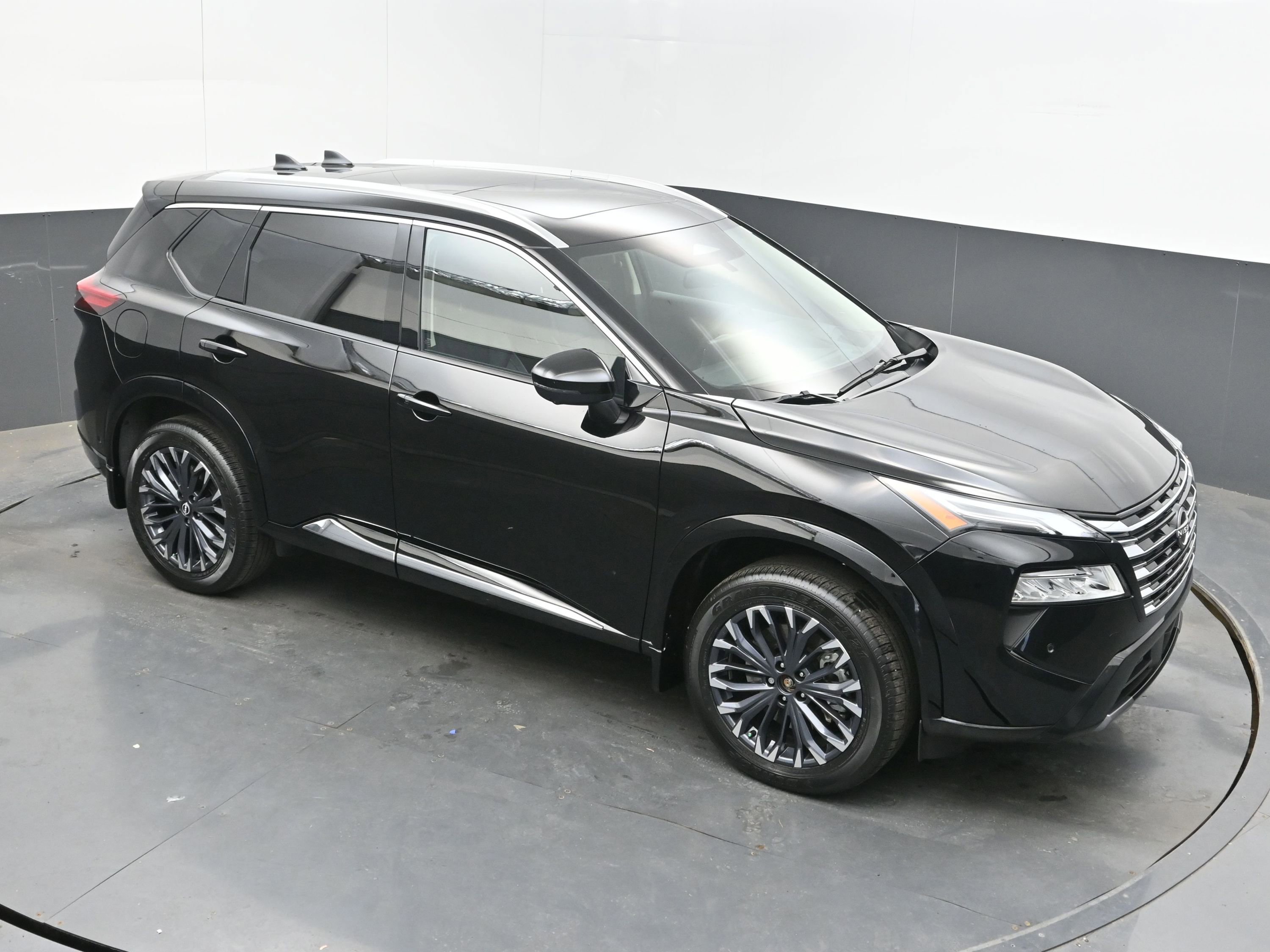 Certified 2025 Nissan Rogue Platinum w/ Tech Package image 30