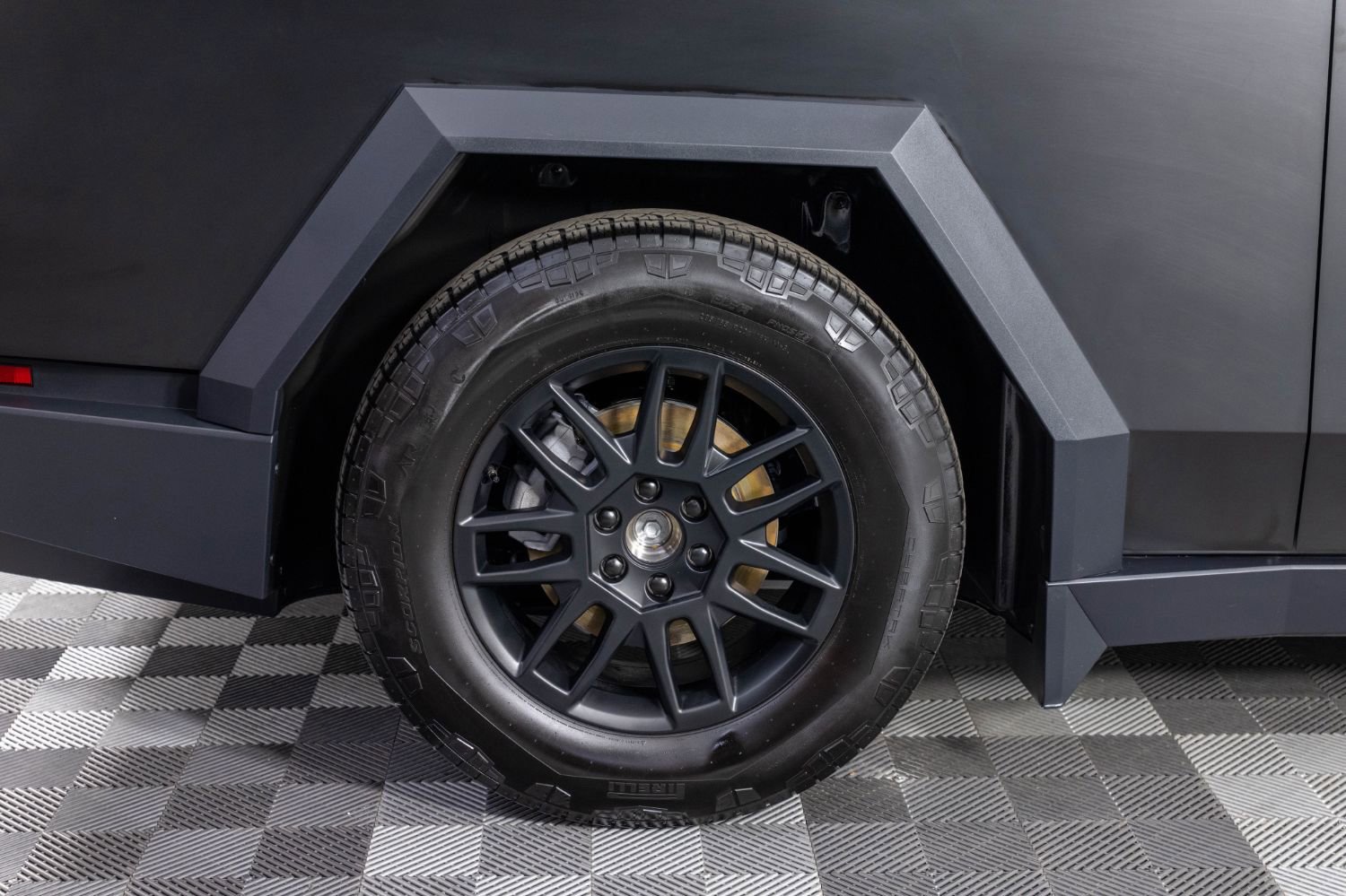 Used 2024 Tesla Cybertruck AWD Crew Cab image 36