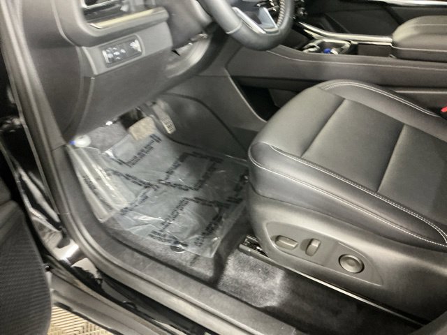 Used 2025 Chevrolet Traverse LT FWD image 15