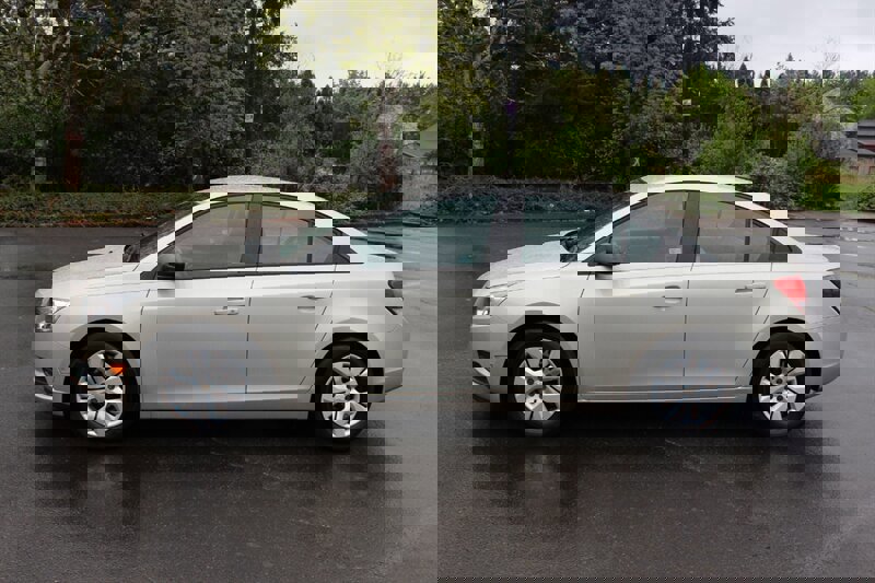 Used 2014 Chevrolet Cruze LS image 7