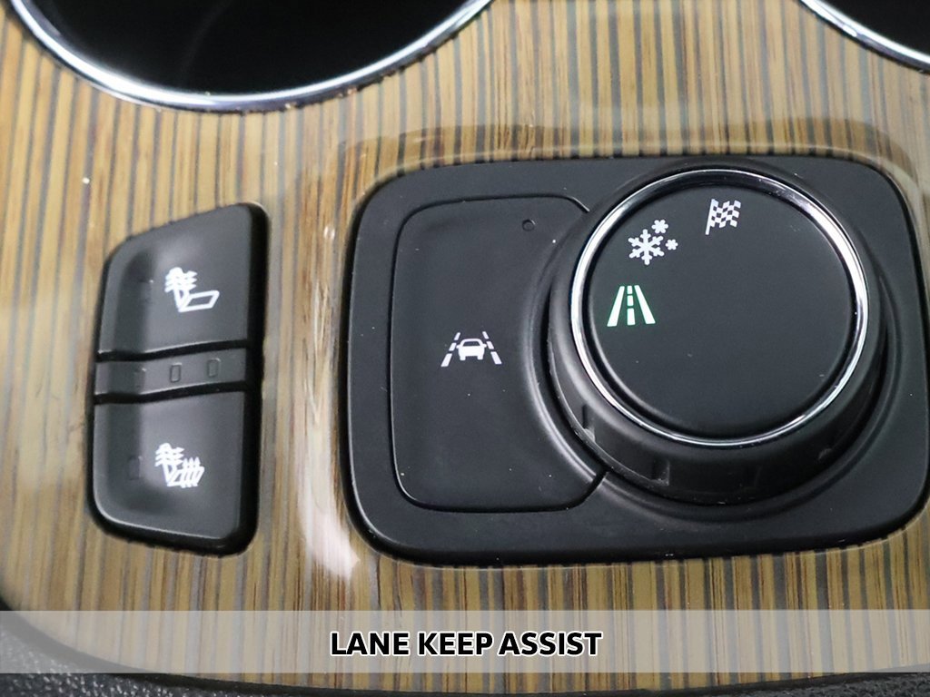 Used 2023 GMC Acadia SLE w/ Driver Convenience Package image 3