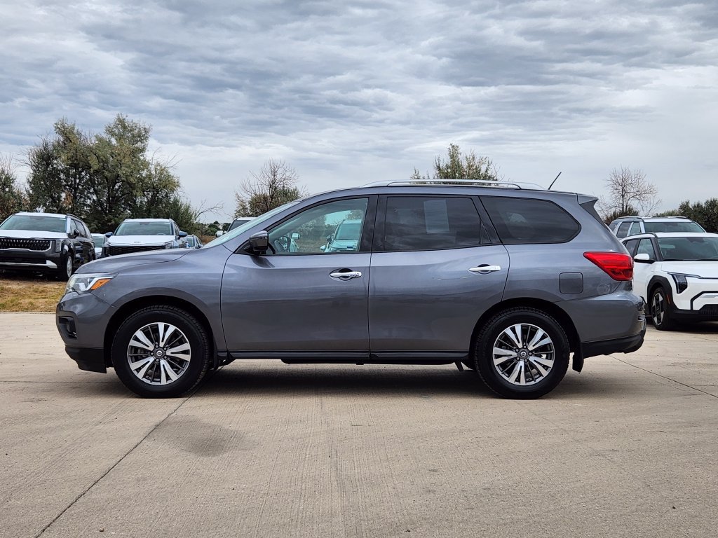 Used 2017 Nissan Pathfinder SV w/ Trailer Tow Package AWD/4WD image 8