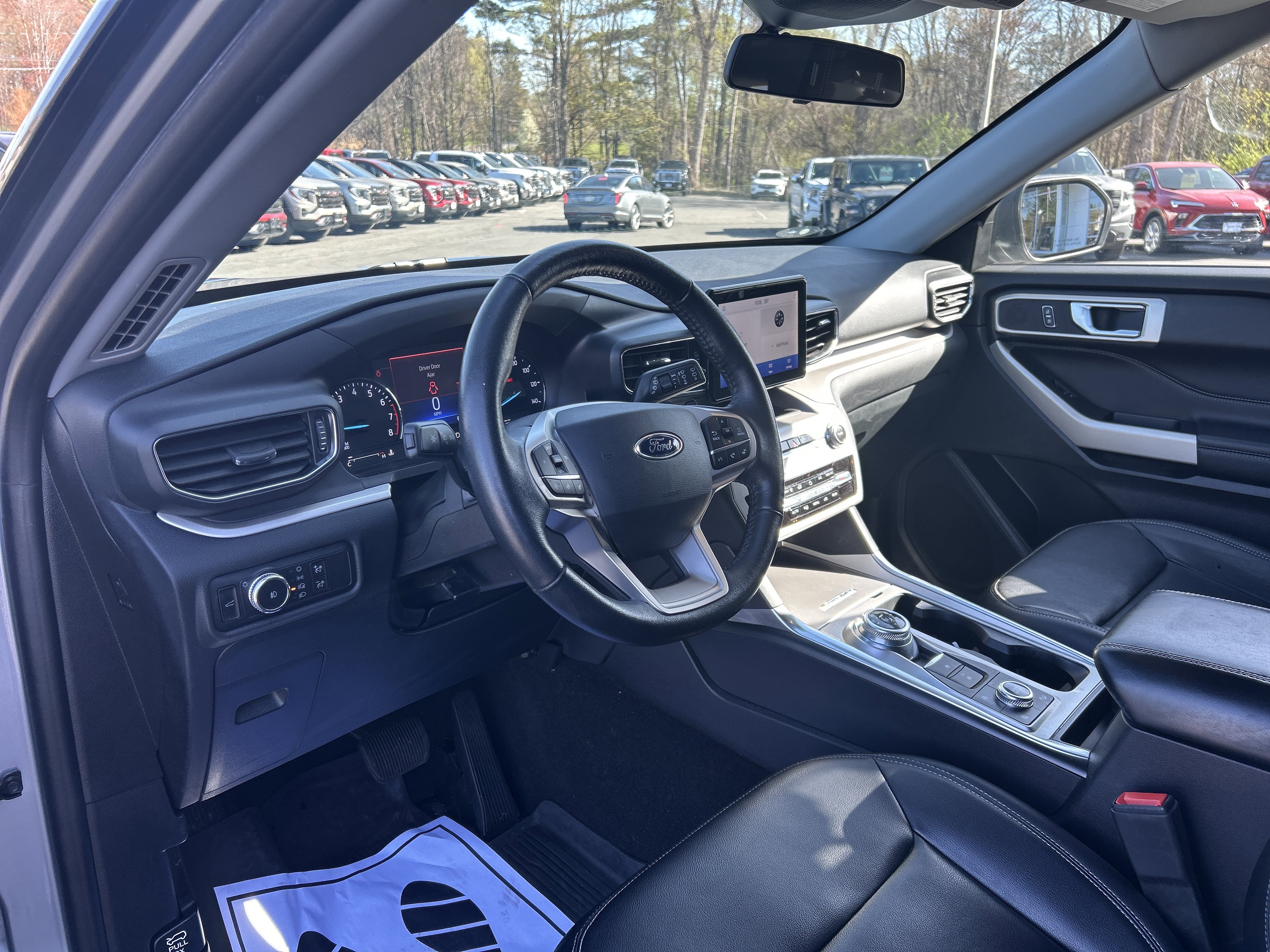Used 2021 Ford Explorer XLT w/ Equipment Group 202A AWD/4WD image 16