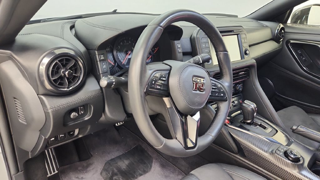 Used 2020 Nissan GT-R Premium AWD/4WD image 39