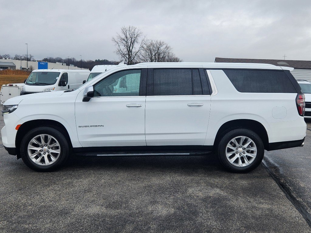 Used 2024 Chevrolet Suburban Premier image 2