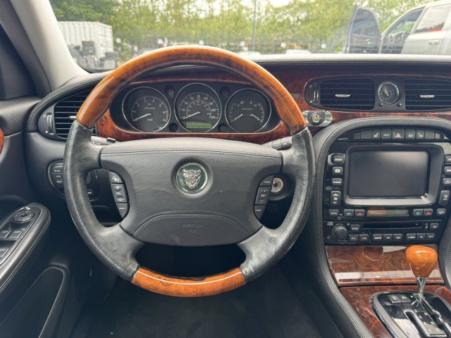 Used 2005 Jaguar XJ Vanden Plas Super V8 RWD image 28