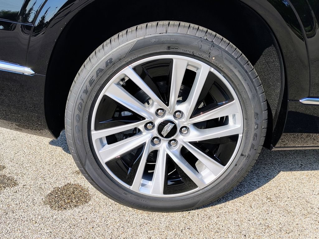 New 2027 Cadillac Vistiq Premium Luxury w/ LPO, Floor Liner Package AWD/4WD image 11