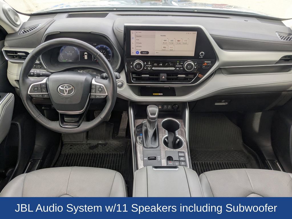 Used 2023 Toyota Highlander Platinum image 18