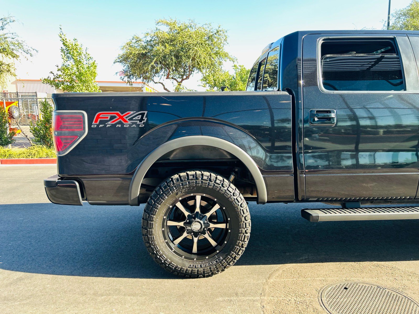 Used 2014 Ford F150 FX4 w/ Equipment Group 402A Luxury AWD/4WD image 7