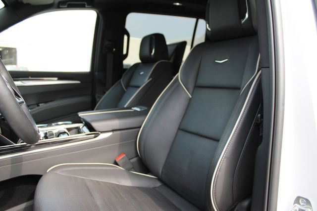 Used 2025 Cadillac Escalade ESV Sport w/ Touring Package AWD/4WD image 23