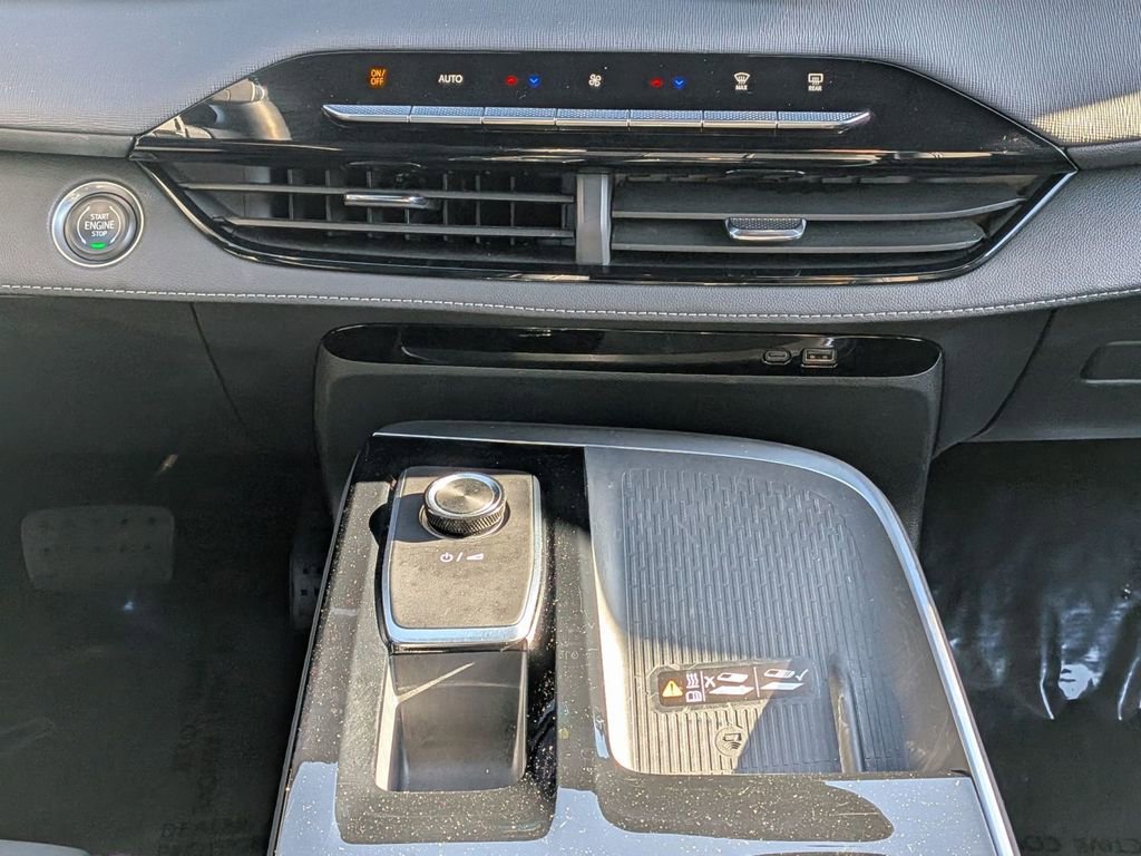 Used 2025 Buick Enclave Preferred AWD/4WD image 27