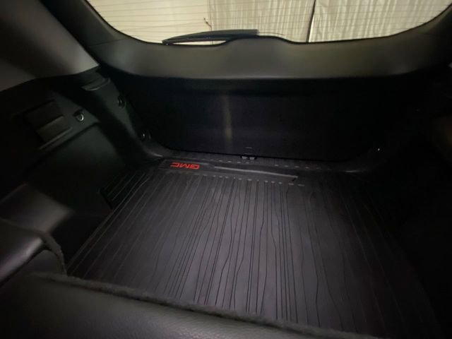 Used 2023 GMC Terrain SLT image 13