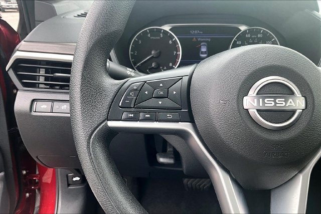 Used 2025 Nissan Altima 2.5 SV FWD image 11