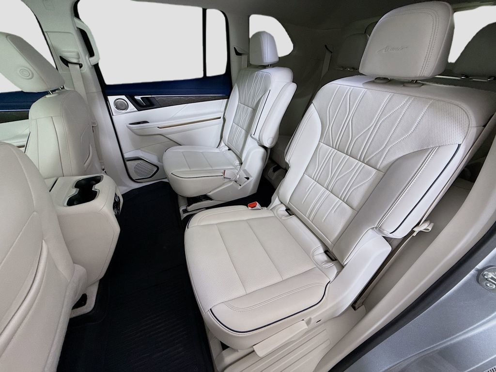 Used 2025 Buick Enclave Avenir w/ Super Cruise Package image 24