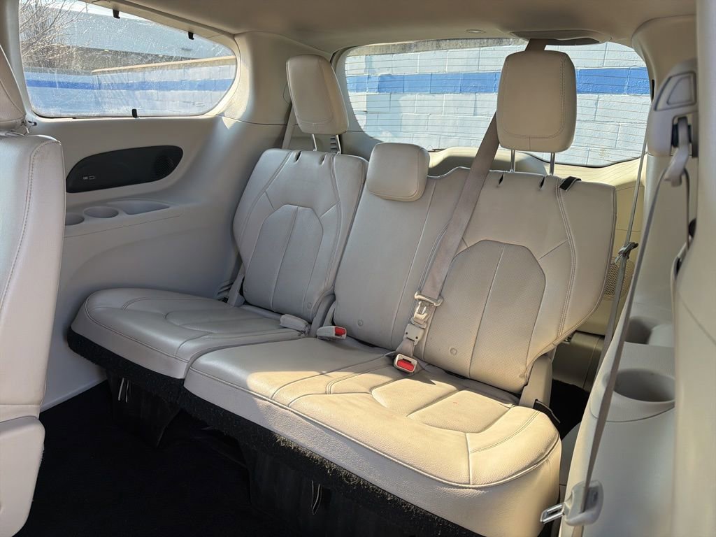 Used 2018 Chrysler Pacifica Touring-L Plus w/ Tire & Wheel Group image 21