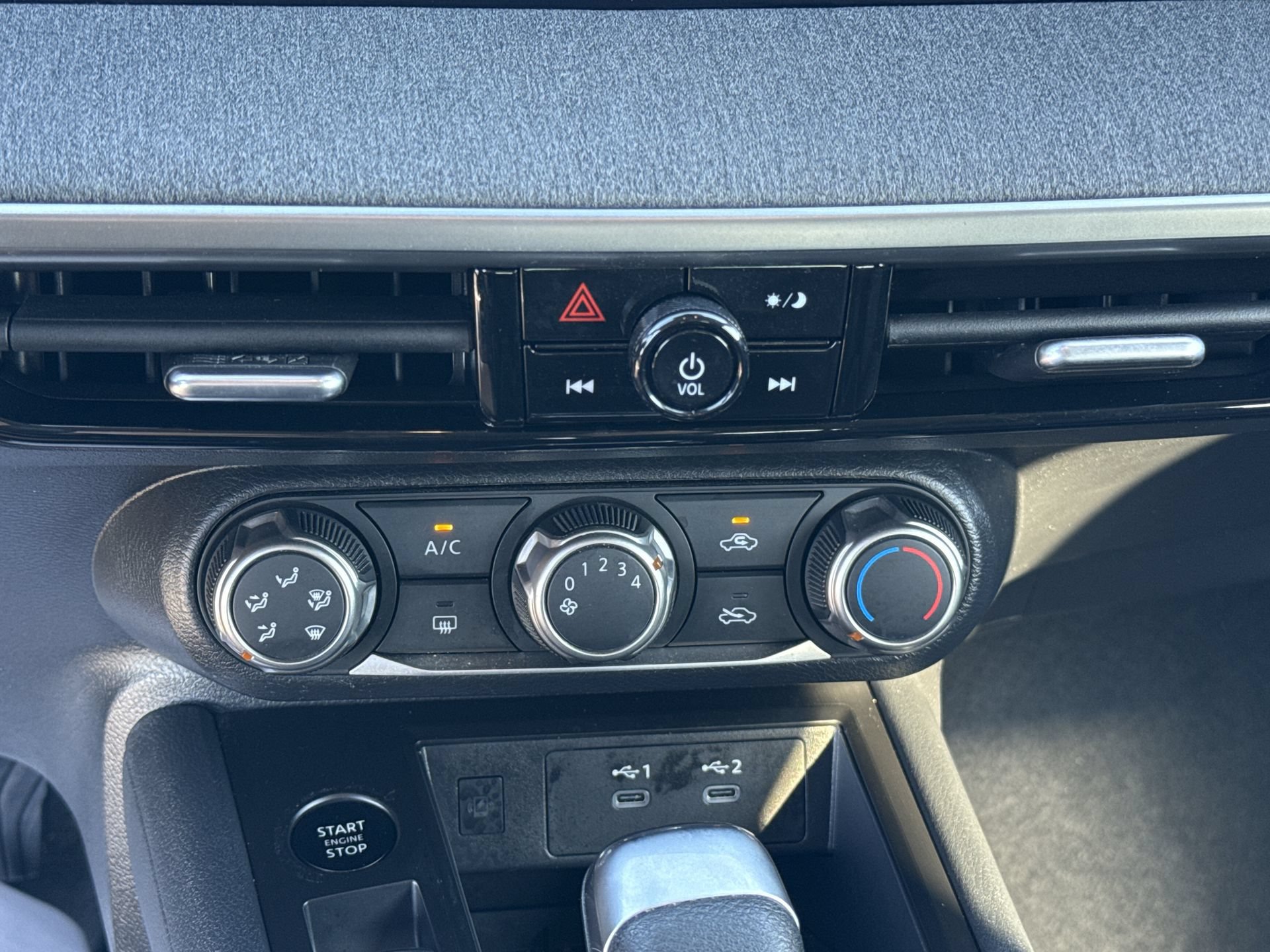 Used 2025 Nissan Kicks SV FWD image 16