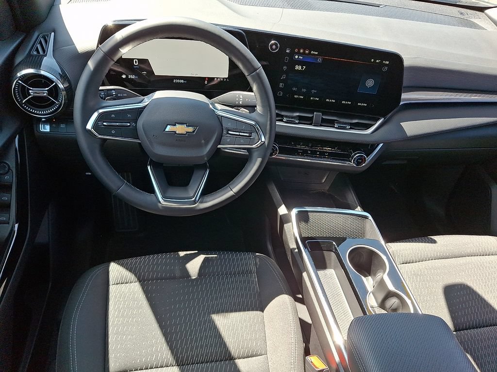 Used 2025 Chevrolet Equinox LT FWD image 11
