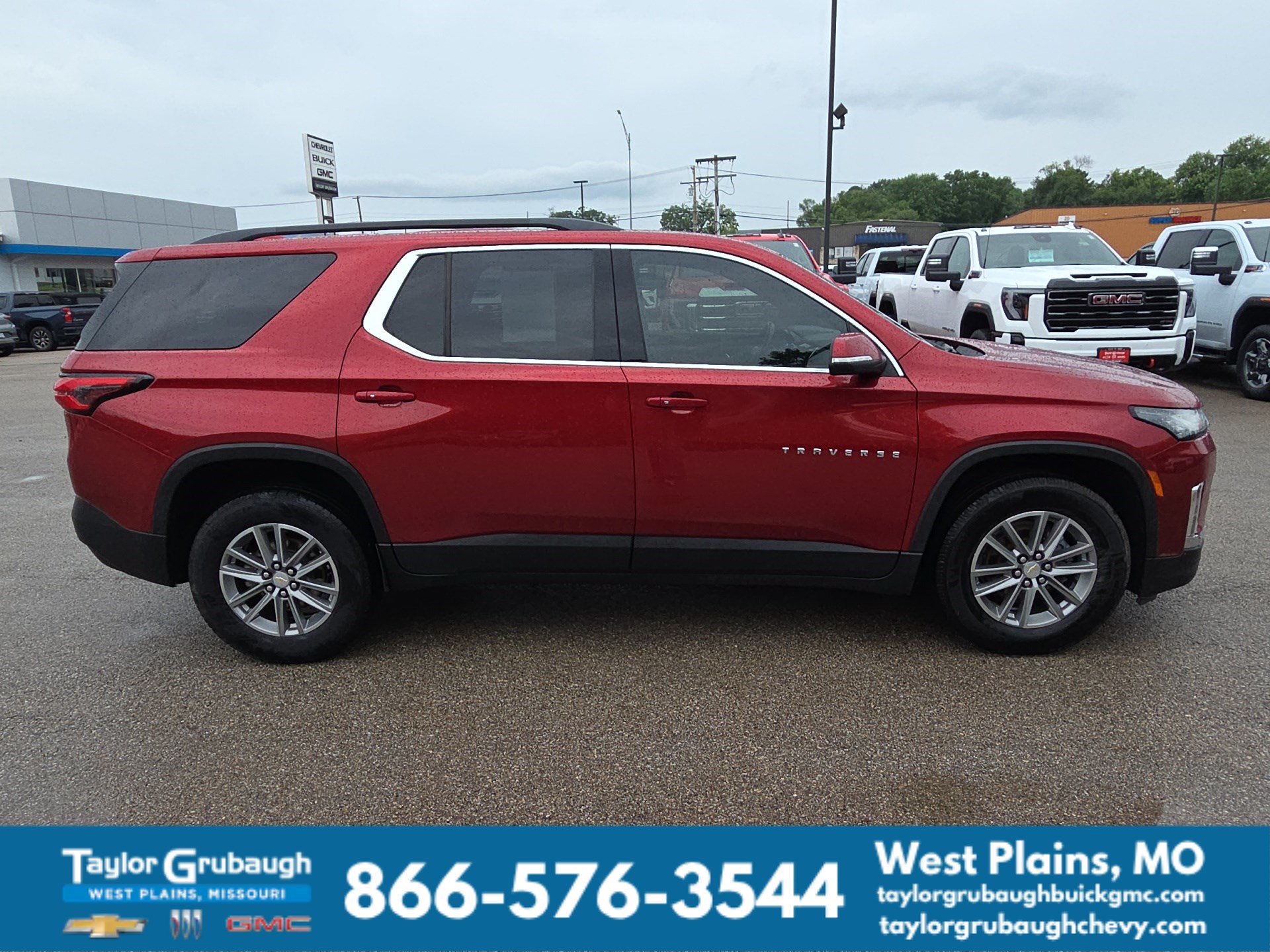 Used 2023 Chevrolet Traverse LT FWD image 9