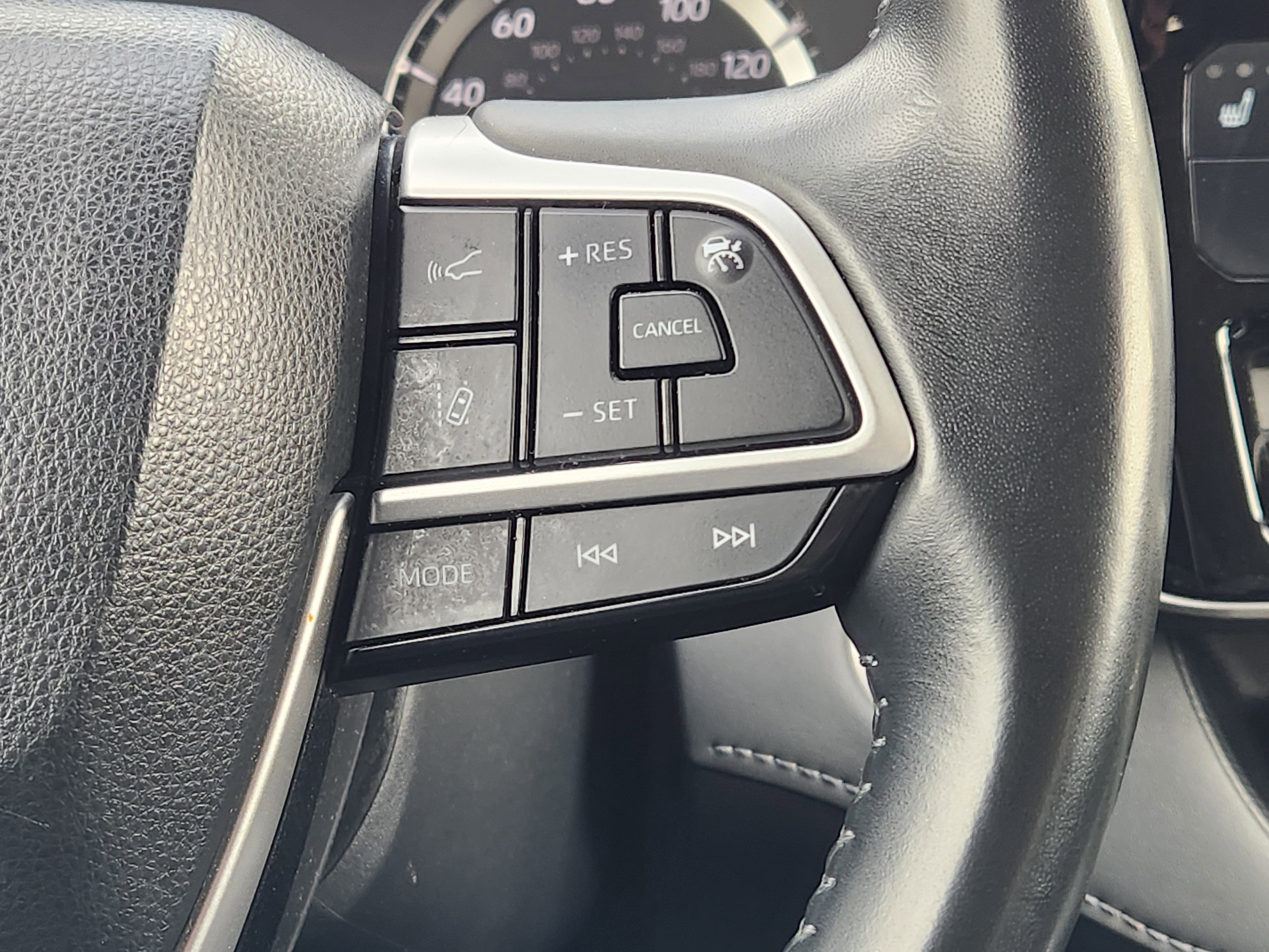 Used 2024 Toyota Highlander XSE image 28